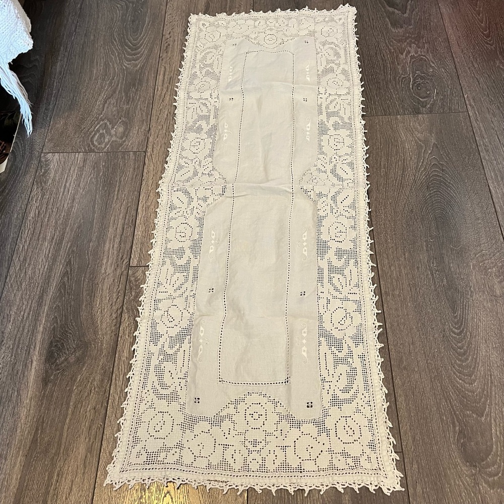 Elegant Lace Table Runner